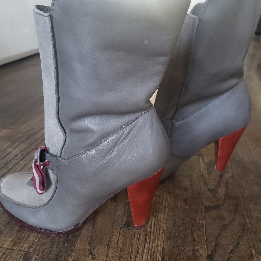 Slouchy leather boot